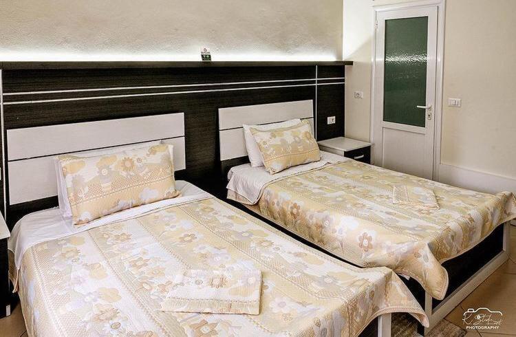 Vila Leo Lux Korce Extérieur photo