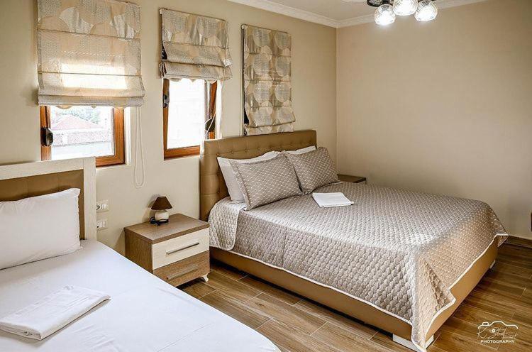 Vila Leo Lux Korce Extérieur photo