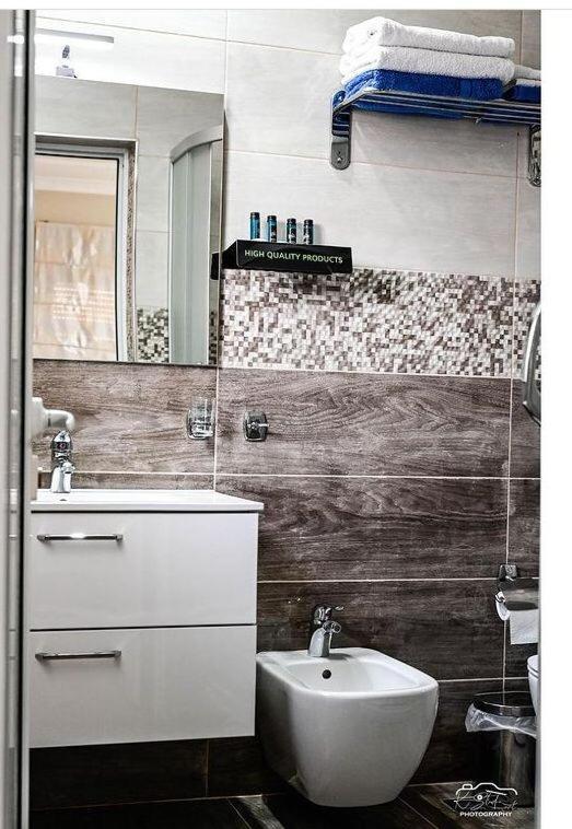 Vila Leo Lux Korce Extérieur photo