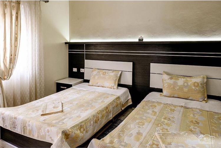 Vila Leo Lux Korce Extérieur photo