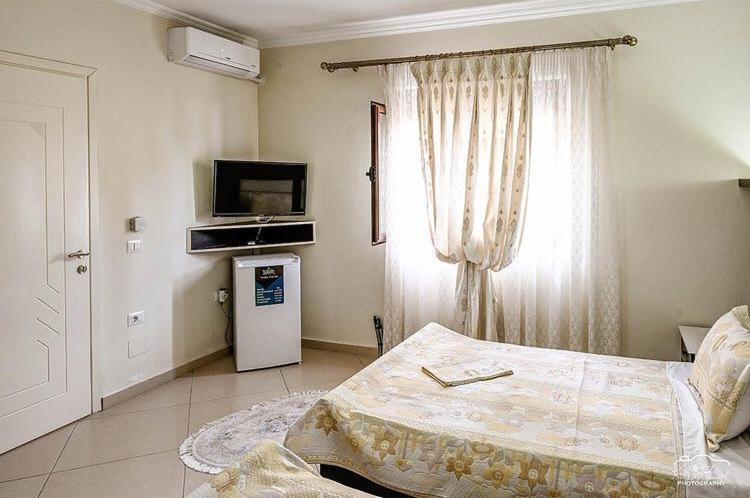 Vila Leo Lux Korce Extérieur photo